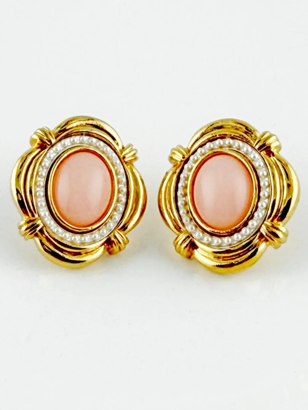 Avon Victorian Spring VTG Pink Cabochon Faux Pearl Gold Tone Post Earrings